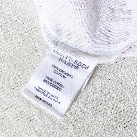 Burt’s Bee Footed Pajamas Size 6-9 Months White and Red Reindeer Christmas Theme - Picture 9 of 10